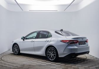 Подержанный автомобиль Toyota Camry Sedan 2023 года (7 фото)