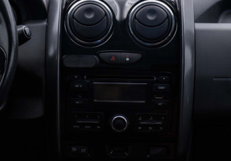 Подержанный автомобиль Renault Duster 2015 года (14 фото)
