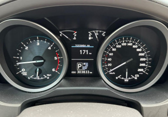 Подержанный автомобиль Toyota Land Cruiser Suv 2013 года (13 фото)
