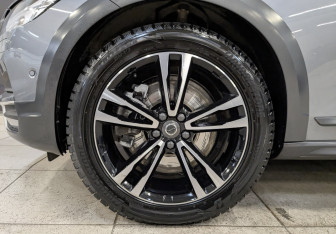 Подержанный автомобиль Volvo V90 Cross Country 2019 года (12 фото)