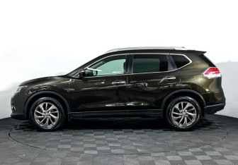 Подержанный автомобиль Nissan X-Trail 2017 года (8 фото)