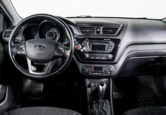 Подержанный автомобиль Kia Rio Hatchback 2012 года (9 фото)