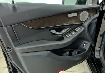 Подержанный автомобиль Mercedes-Benz GLC Coupe 2021 года (19 фото)