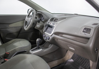 Подержанный автомобиль Chevrolet Cobalt Sedan 2014 года (9 фото)