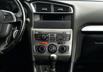 Подержанный автомобиль Citroen C4 Sedan 2016 года (10 фото)