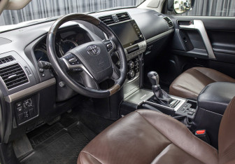 Подержанный автомобиль Toyota Land Cruiser Prado 2020 года (16 фото)