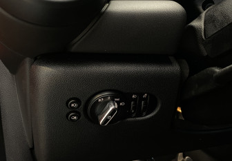Подержанный автомобиль MINI Hatch 2019 года (13 фото)