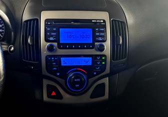 Подержанный автомобиль Hyundai i30 Hatchback 2010 года (13 фото)