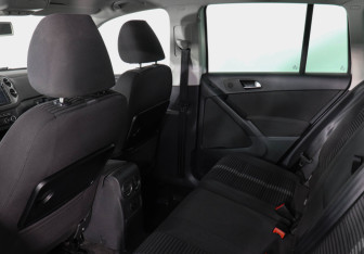 Подержанный автомобиль Volkswagen Tiguan 2010 года (12 фото)