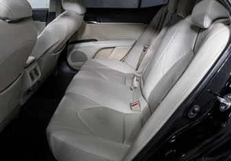 Подержанный автомобиль Toyota Camry Sedan 2021 года (10 фото)