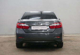 Подержанный автомобиль Toyota Camry Sedan 2012 года (6 фото)