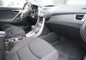 Подержанный автомобиль Hyundai Elantra Sedan 2011 года (11 фото)