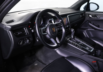 Подержанный автомобиль Porsche Macan 2020 года (15 фото)