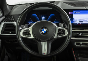 Подержанный автомобиль BMW X7 2023 года (11 фото)