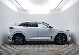 Подержанный автомобиль Changan UNI-K 2023 года (6 фото)