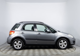 Подержанный автомобиль Suzuki SX4 Hatchback 2011 года (4 фото)