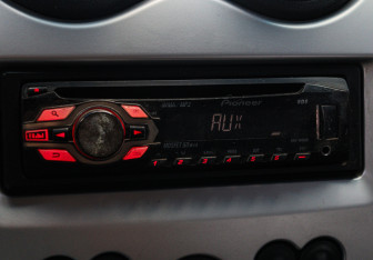 Подержанный автомобиль Renault Sandero 2012 года (16 фото)