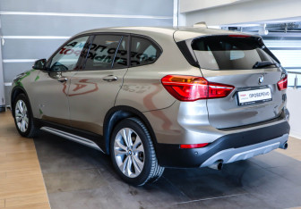 Подержанный автомобиль BMW X1 2016 года (6 фото)
