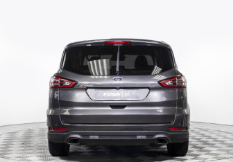 Подержанный автомобиль Ford S-MAX 2017 года (6 фото)