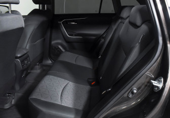 Подержанный автомобиль Toyota RAV4 2021 года (17 фото)