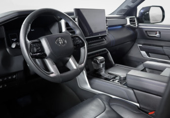 Подержанный автомобиль Toyota Sequoia 2023 года (14 фото)