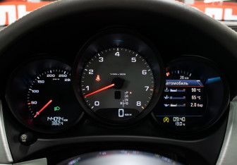 Подержанный автомобиль Porsche Macan 2015 года (13 фото)