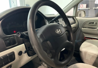 Подержанный автомобиль Hyundai Trajet 2007 года (12 фото)