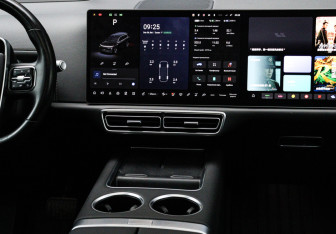 Подержанный автомобиль LiXiang L9 2024 года (18 фото)