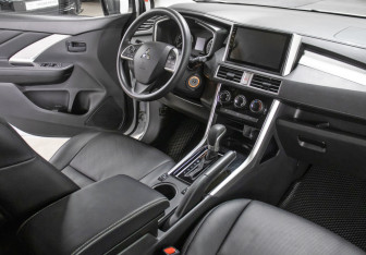 Подержанный автомобиль Mitsubishi Xpander 2021 года (12 фото)
