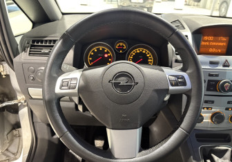 Подержанный автомобиль Opel Zafira Compactvan 2012 года (9 фото)