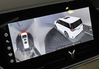 Подержанный автомобиль Voyah Dream 2024 года (21 фото)