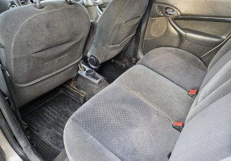Подержанный автомобиль Ford Focus Sedan 2003 года (10 фото)
