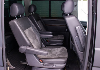 Подержанный автомобиль Volkswagen Multivan 2008 года (11 фото)