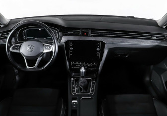 Подержанный автомобиль Volkswagen Passat Sedan 2021 года (10 фото)