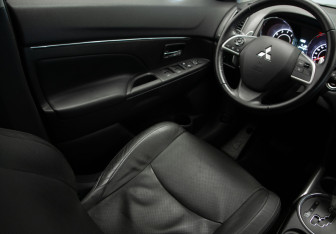 Подержанный автомобиль Mitsubishi ASX 2014 года (18 фото)