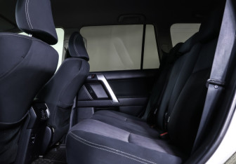 Подержанный автомобиль Toyota Land Cruiser Prado 2016 года (11 фото)