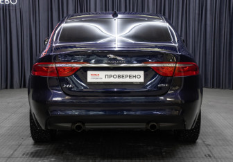 Подержанный автомобиль Jaguar XF Sedan 2016 года (6 фото)