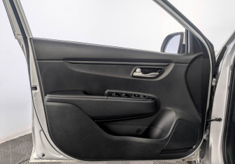 Подержанный автомобиль Kia Rio Hatchback 2020 года (17 фото)