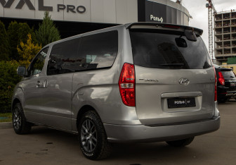 Подержанный автомобиль Hyundai Grand Starex 2014 года (5 фото)