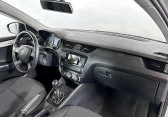 Подержанный автомобиль Skoda Octavia Wagon 2015 года (5 фото)