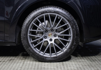 Подержанный автомобиль Porsche Cayenne 2019 года (28 фото)