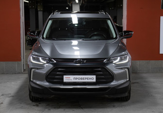 Подержанный автомобиль Chevrolet Tracker 2022 года (2 фото)
