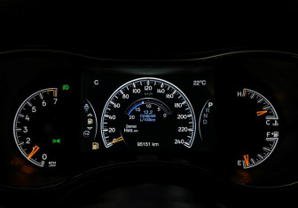 Подержанный автомобиль Jeep Grand Cherokee 2021 года (11 фото)