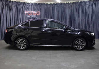 Подержанный автомобиль Omoda S5 2023 года (4 фото)