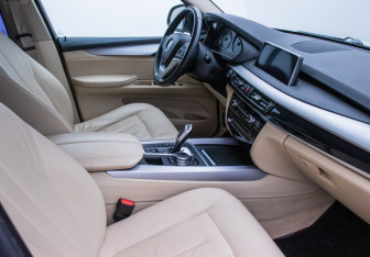 Подержанный автомобиль BMW X5 2015 года (9 фото)