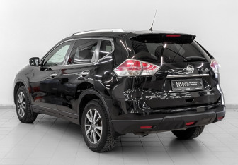Подержанный автомобиль Nissan X-Trail 2015 года (7 фото)