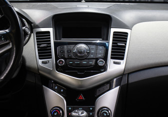 Подержанный автомобиль Chevrolet Cruze Sedan 2011 года (15 фото)
