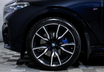 Подержанный автомобиль BMW X7 2022 года (16 фото)