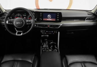 Подержанный автомобиль Kia K5 2021 года (8 фото)