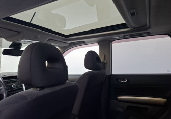 Подержанный автомобиль Nissan X-Trail 2012 года (12 фото)